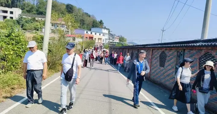 重阳忆初心 税心践使命——鄂州市税务局开展重阳节主题实践活动