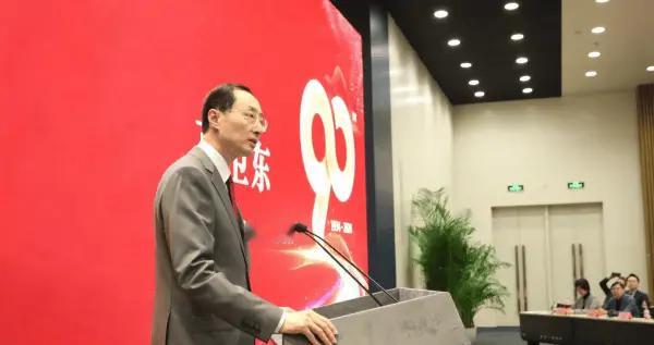 家门口的危机：东海风云中的外交对决