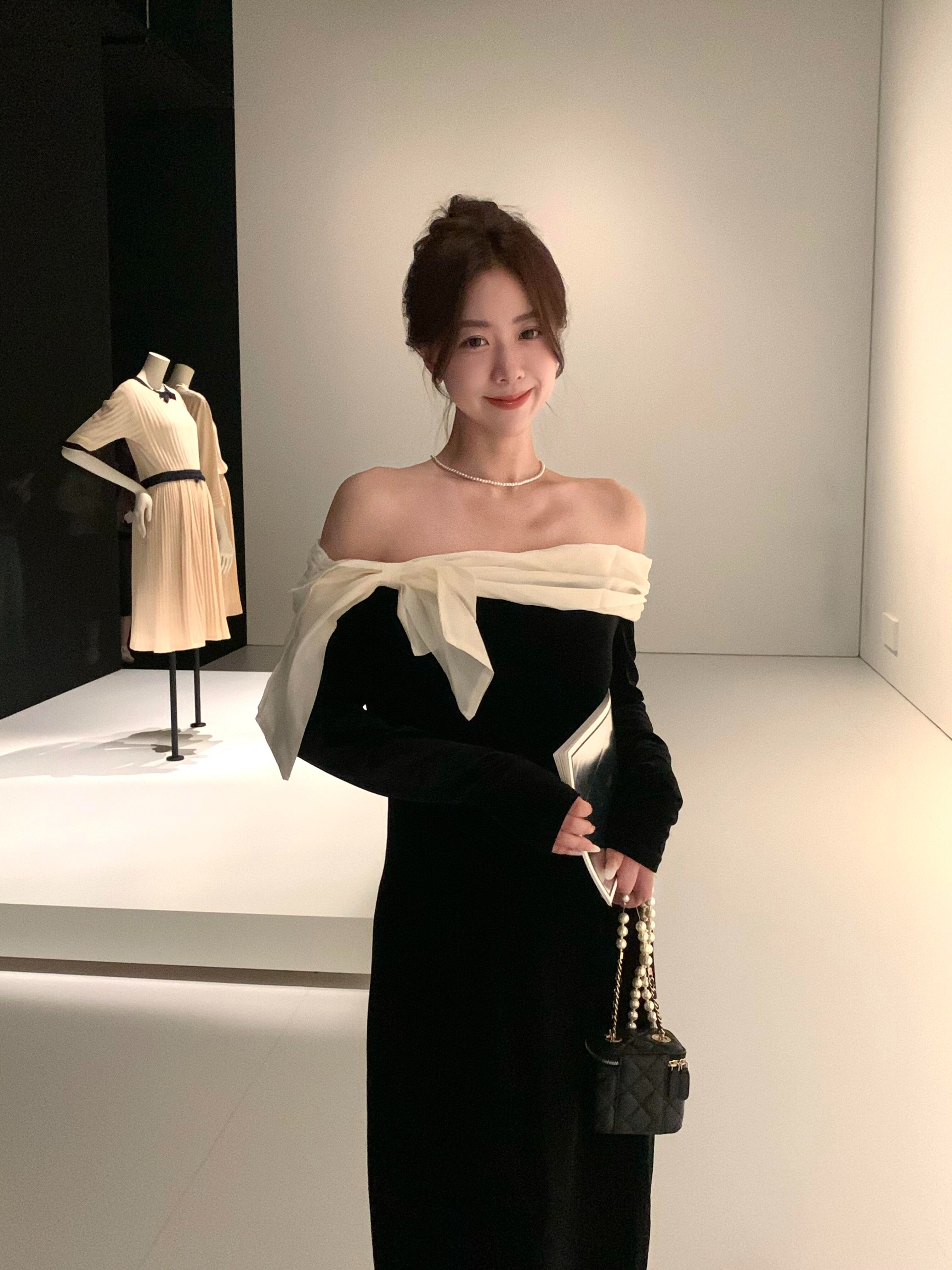 赫本风气质露肩黑色丝绒连衣裙女秋冬