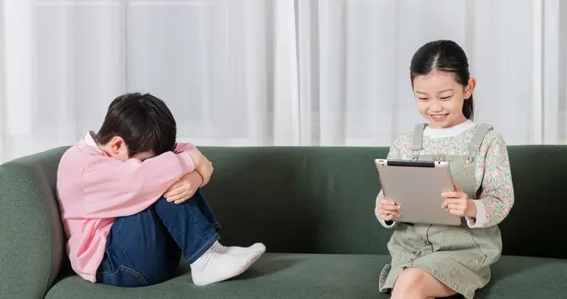 总拿“别人家孩子”对比，正在悄悄磨灭自家孩子的底气