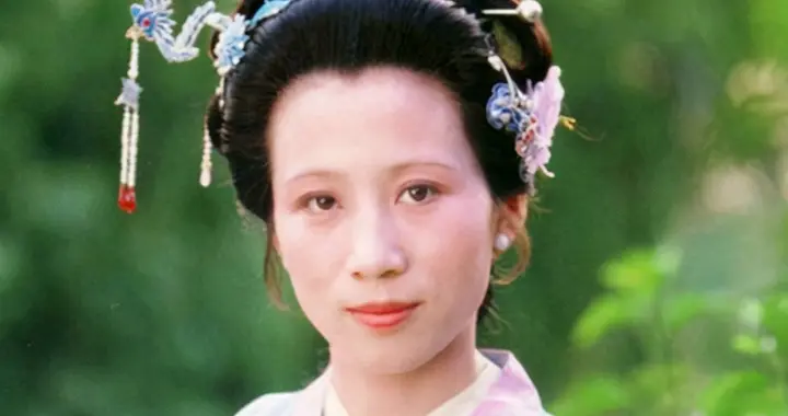 读《红楼梦》：你能理解李纨不救巧姐的行为选择吗？