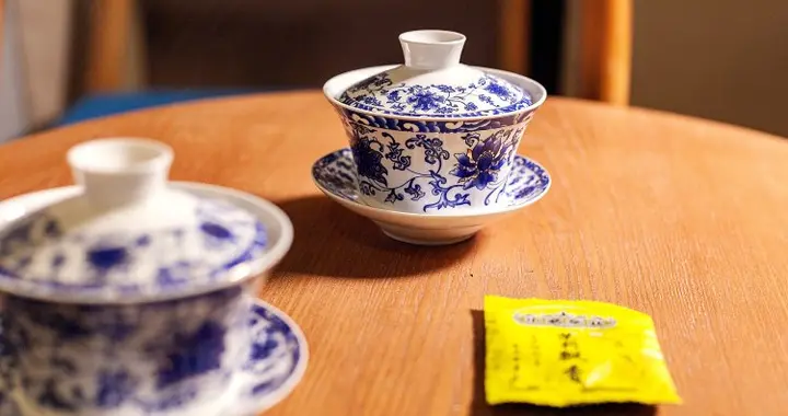 成都茶楼泡茶遭集体举报：职业打假人到底是敲诈或食品监管辅助？