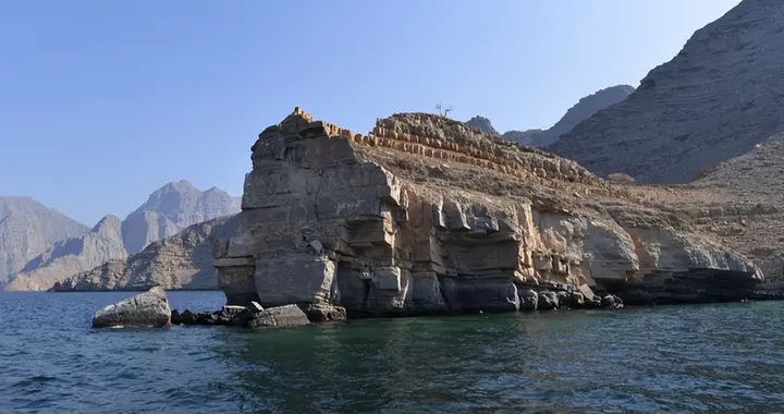 美军禁令失效，4艘中资油轮将离港，英国拒不参战，作出明智选择