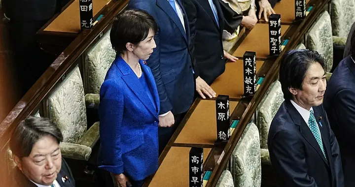 日本出现真空期，现场响起“万岁”，麻生：关于中国没什么大不了