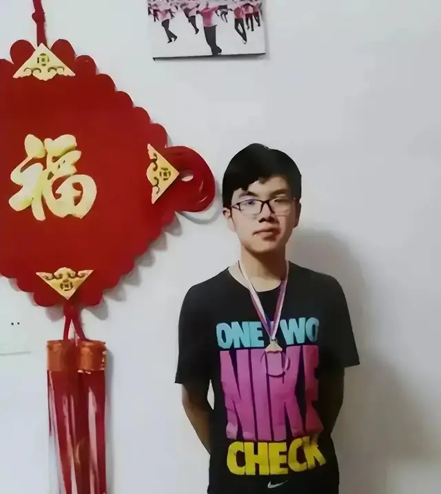 最牛学子阵仲恒，各高校疯狂争抢清华大学豪气“降分护送”进门槛
