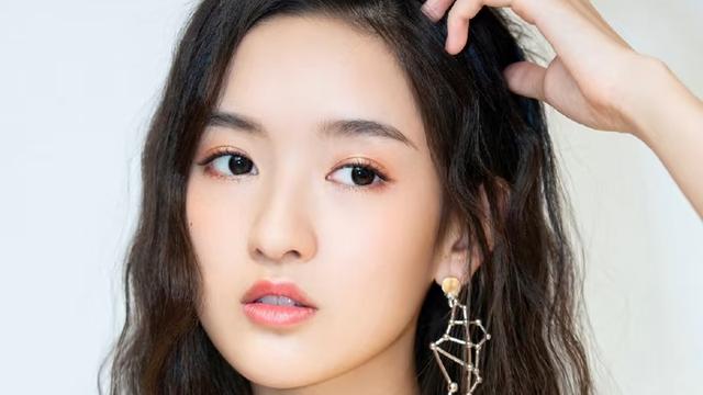 爱喝水的仙人掌：金莎昨天才官宣领证 没想