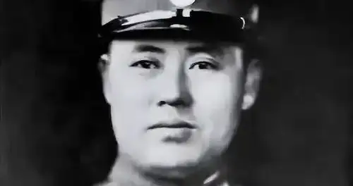 阎锡山宴请老部下傅作义，一人误喝给傅作义的酒，当晚毒发身亡