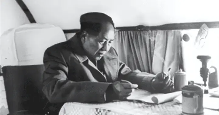 1956年毛泽东的专机中途失联，死里逃生后，毛泽东：胡萍是个人才