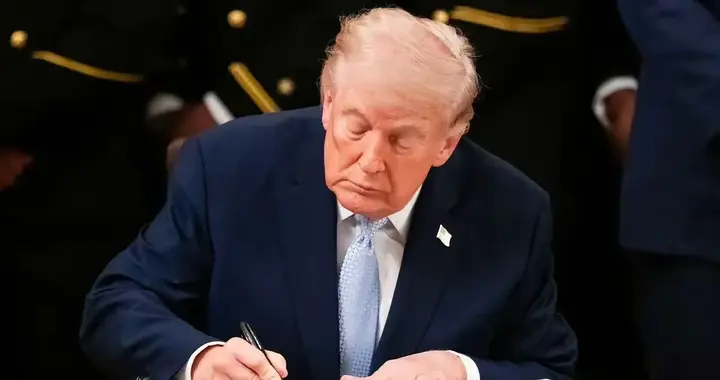 美元“变天”：特朗普签名上位，165年规矩破了！