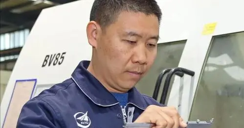 悬念拉满！300件新装备亮相珠海，中方七个字表态，轰-20占尽风头