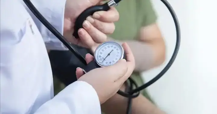 最佳血压是多少？医生建议：过57岁以后，血压最好控制这范围