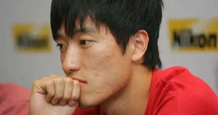 拿终身合同却争体制饭碗？刘翔风波闹大，年轻人真得学会知进退