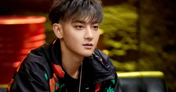 护夫狂魔上线！徐艺洋直播硬刚对黄子韬的恶意玩梗，他帅得很！