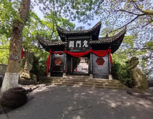 鬼城的奇幻之旅