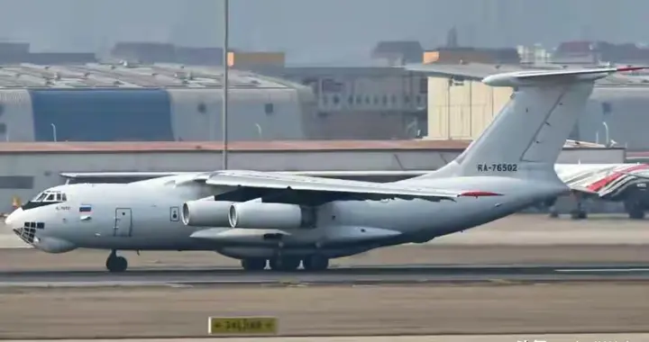 伊朗援兵到了？250吨军资抵伊，普京或为哈梅内伊送来三大杀器