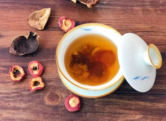 “减肥圣手”山楂，4碗茶汤，养脾胃，促代谢，上称直接轻十斤！