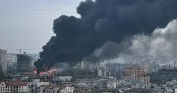 防空崩塌！俄军夜袭基辅，泽连斯基预警成空，平民拷问西方承诺