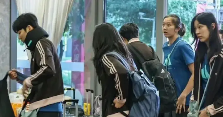 中国女排从澳门出发返回北京！