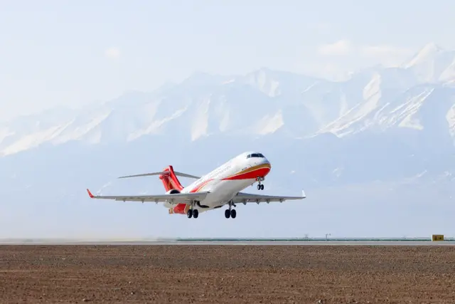 新疆第二十八 巴里坤大河机场完成试飞