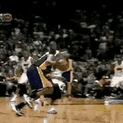 玩转体育：科比当年要是会亚历山大的推人