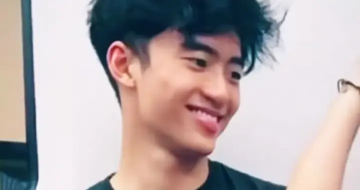 谢霆锋大儿子Lucas疑似恋爱，与女生坐地铁，满眼宠溺望着对方！