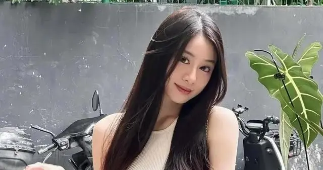 范志毅的英籍女儿：身材傲人，与国足马镇订婚，跟继母相处如闺蜜