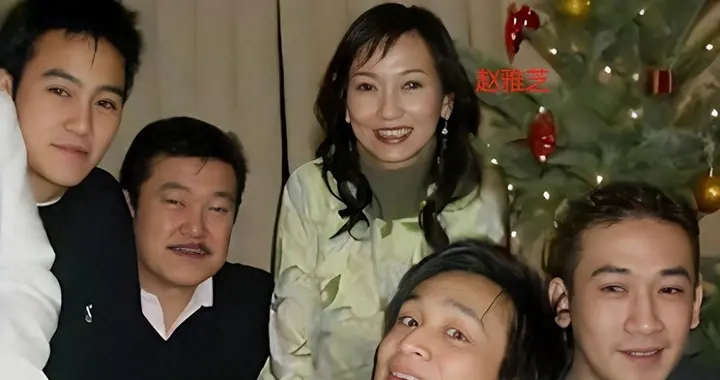 赵雅芝的三个儿子：长子47岁次子44岁，小儿子37岁，个个让她骄傲