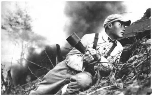 太猛了，上级命他阻击敌人15小时，他却差点把敌人全都打没了！