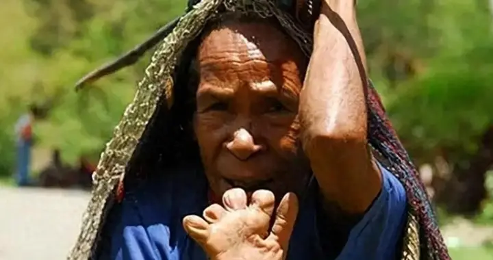 从1938到TikTok，达尼断指陋习被年轻女孩拒绝