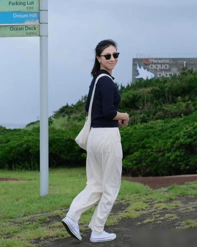 中年姐妹别追匡威万斯了！这4个国货帆布鞋才是真香