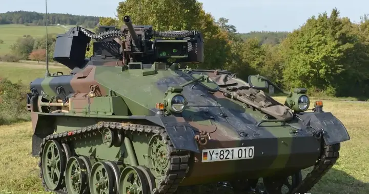 2.75吨“迷你坦克”！鼬鼠装甲车，直升机吊2辆，阿富汗战场封神