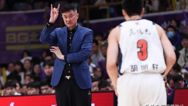 邱哥爱跑步：cba焦点之战！ 广东客场战