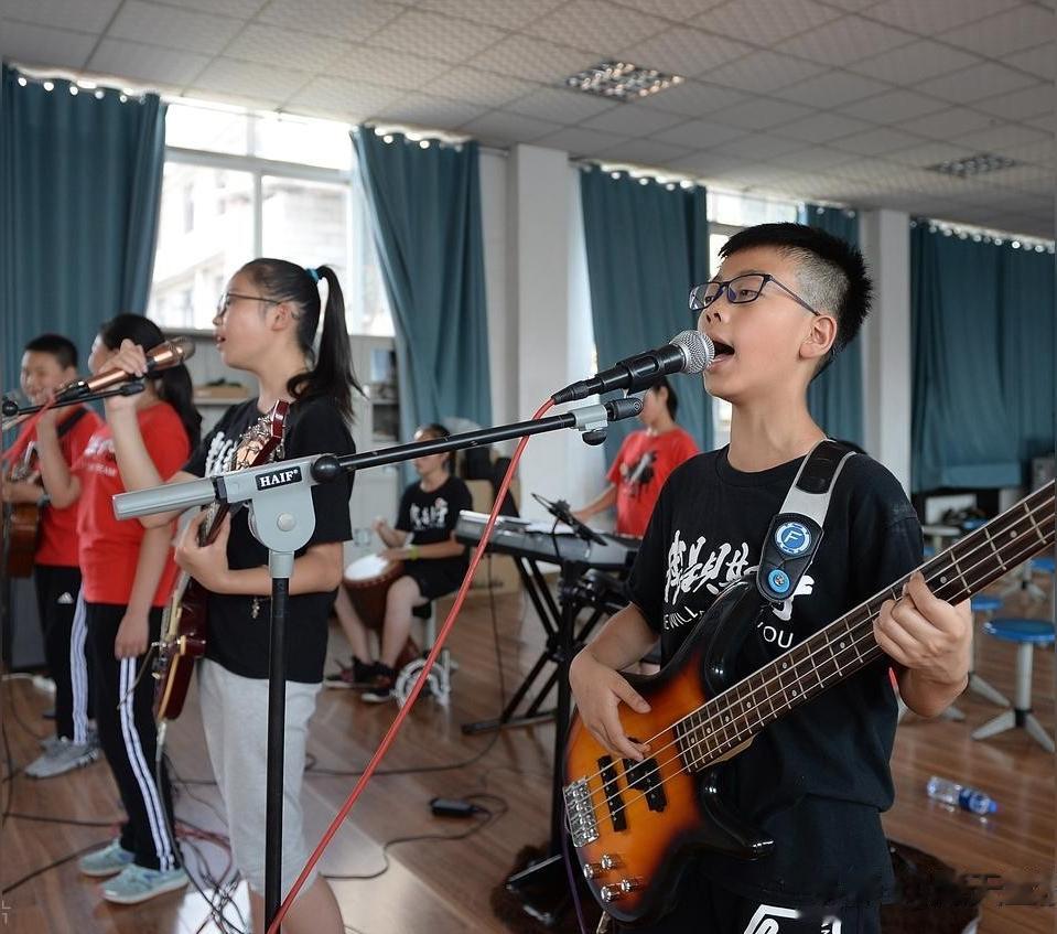 30年了！为什么Beyond黄家驹的音乐，依旧爆火？他是如何做到的？