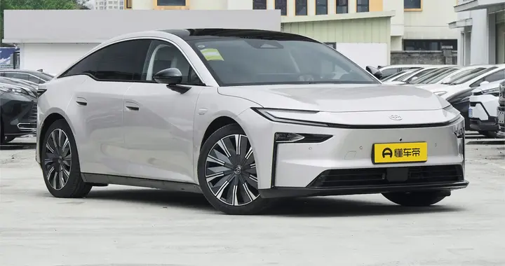 20万级合资纯电车丨铂智7：鸿蒙座舱+空悬+激光雷达，家用优选