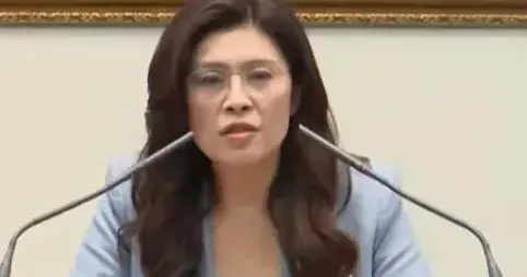 郑丽文赴京前，民进党当众抹泪，邱毅一针见血，直言国民党要乱了