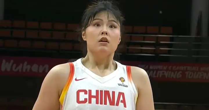 国际巨星！李月汝轰21+11 郑薇点赞