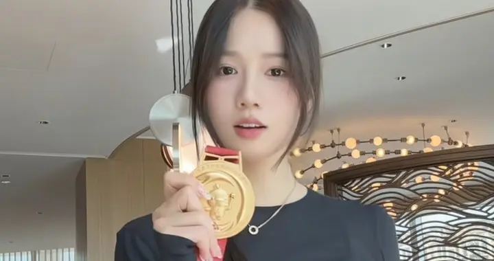 我就是那个跳高冠军！邵雨琪晒金牌跳抖肩舞，飒爽姿态圈粉无数！