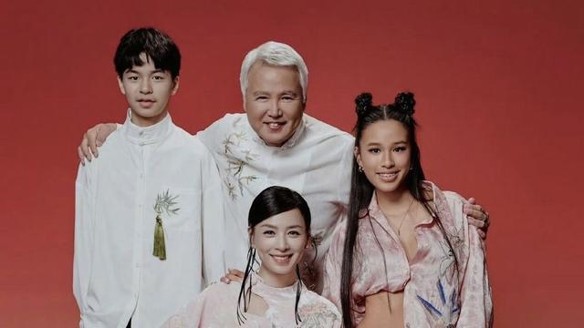 小智小慧的分享：林瑞阳、张庭一家人的合影