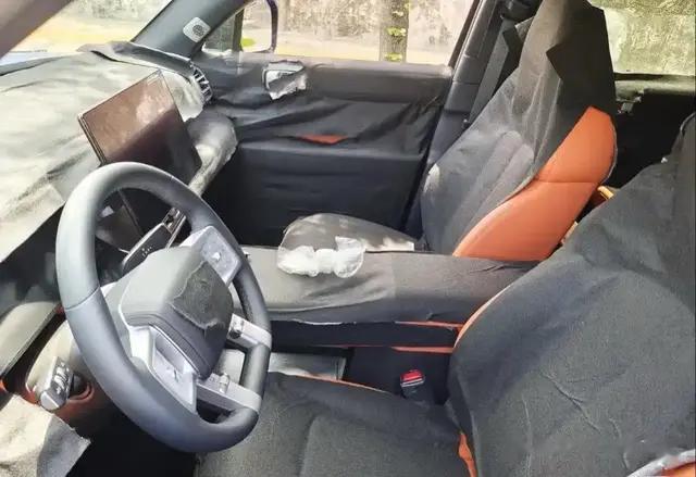 2025年下半年发布！方程豹钛系列全新SUV的内饰谍照曝光