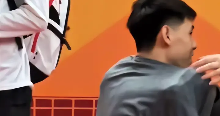 崔永熙全身冰敷曝光！四号位成“消耗战”，他还能撑到季后赛吗？