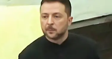 泽连斯基别酸了！美国放开俄油制裁，人家那是忙着“救自己的火”