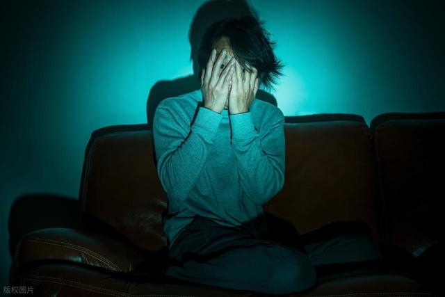 一说话就脸红心跳？可能是社交恐惧在作怪