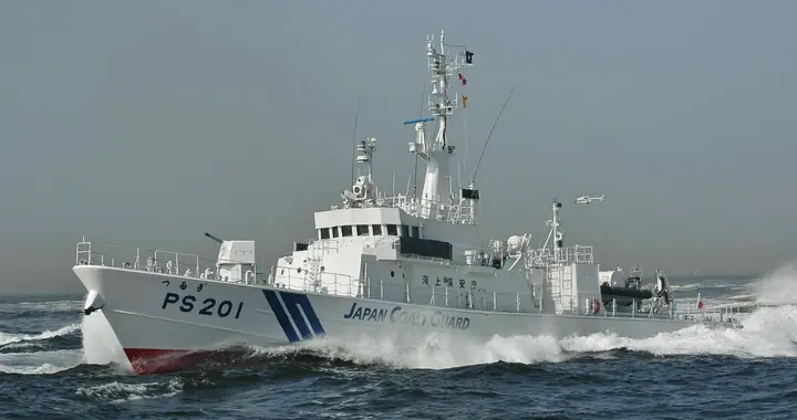 日船借台风之名闯入台海，中国海警迅速拦截，外交部严正交涉警告