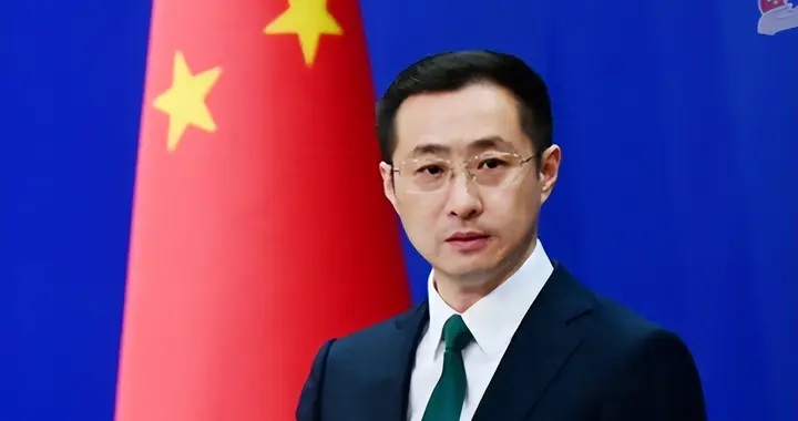 闹大了！中方驱逐美国记者后，不到24小时，美吊销新华社记者许可
