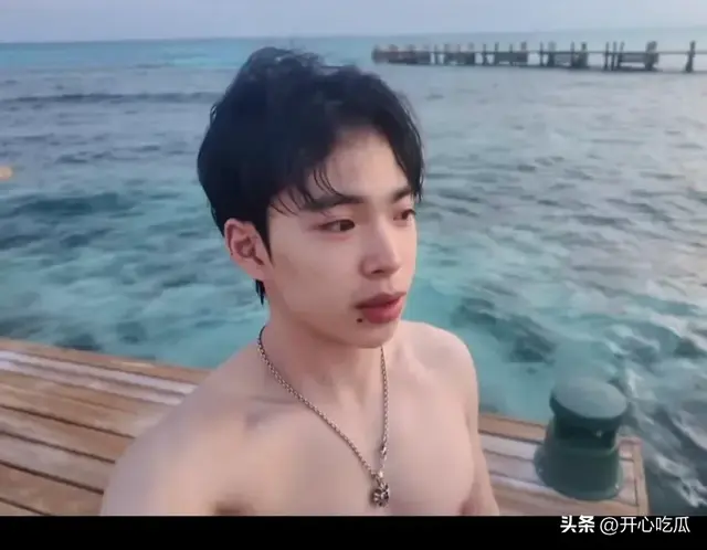 王中磊给儿子庆生，19岁威廉满身肌肉太帅了，比姐姐王文也受欢迎