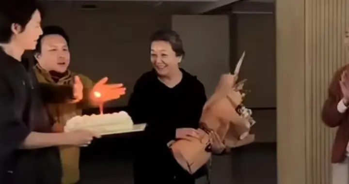 58岁江珊：容颜随岁月舒展，情路藏着清醒与温柔