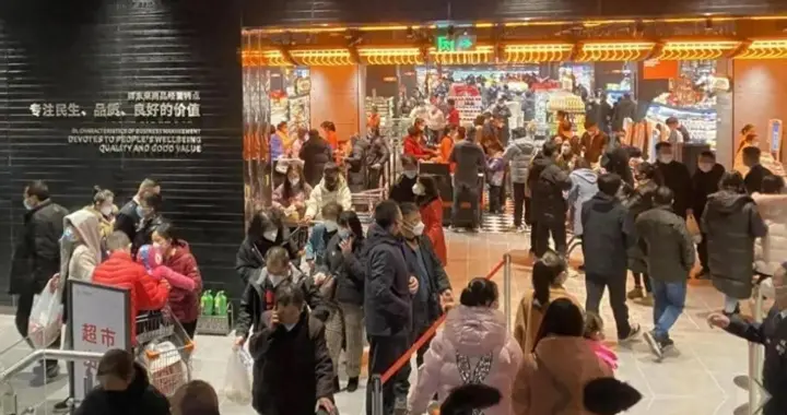 三大超市上半年营收对比：永辉240 亿，沃尔玛 897亿，胖东来如何