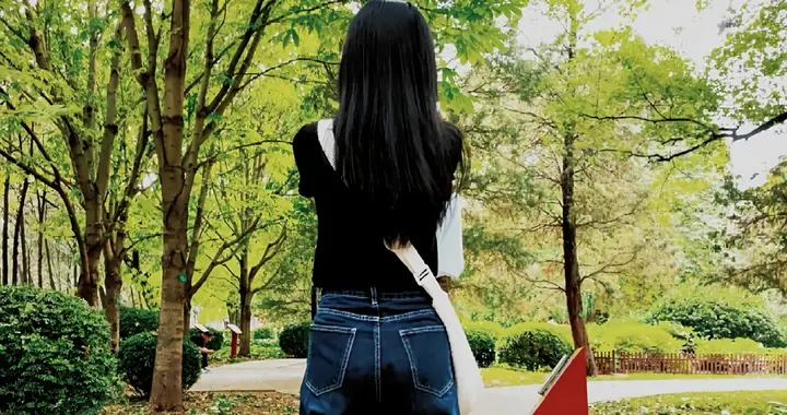 华电一24岁女毕业生去世，姑姑透露原因，前后仅29天，正准备公考