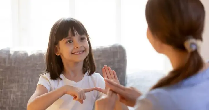 真正觉醒的家庭，只改变自己，不强求孩子。教育无他，唯爱与榜样