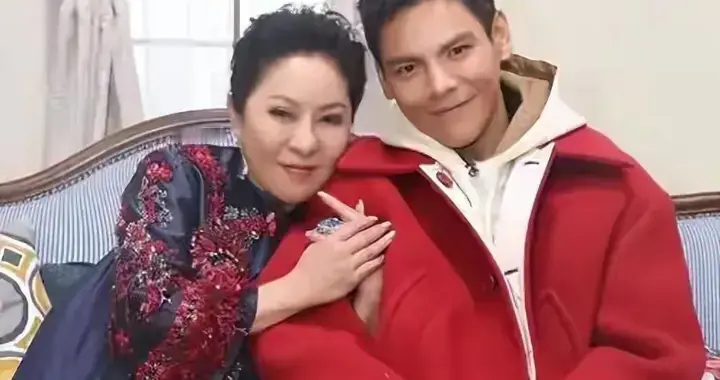 向太这次脸都丢光了！被向佐当众大骂，评论区句句都在戳他心窝子